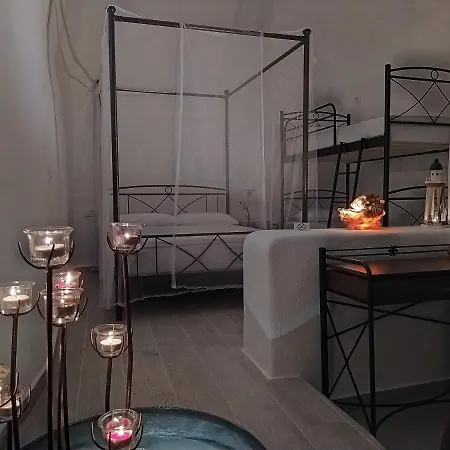 Mentoras' Complex Emporio (Santorini)