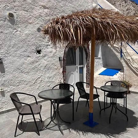 Mentoras' Complex Emporio (Santorini)