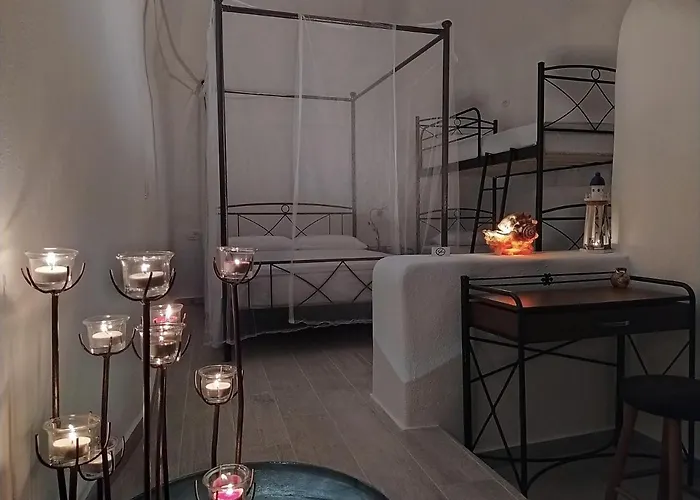 Mentoras' Complex Emporio (Santorini)