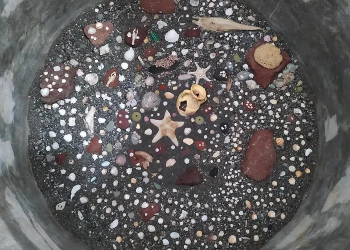 Mentoras' Complex Emporio (Santorini)