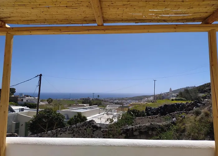 Mentoras' Complex Emporio (Santorini)