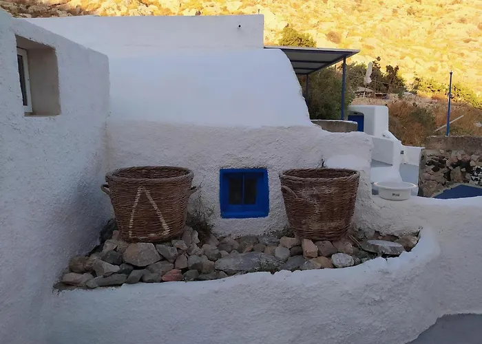 Mentoras' Complex * Emporio (Santorini)