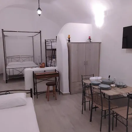 Apartment Mentoras' Complex Emporio (Santorini)