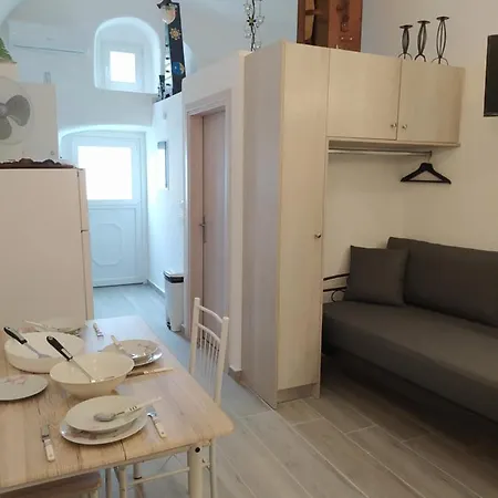 Mentoras' Complex Apartment Emporio (Santorini)