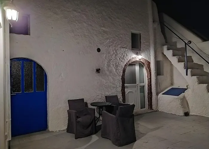 Mentoras' Complex Emporio (Santorini)