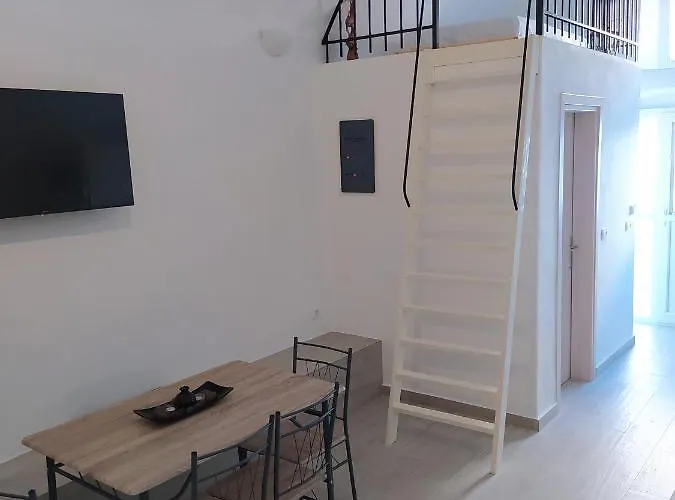 Mentoras' Complex * Emporio (Santorini)