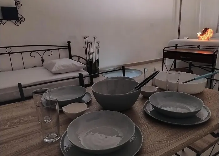 Mentoras' Complex Emporio (Santorini)