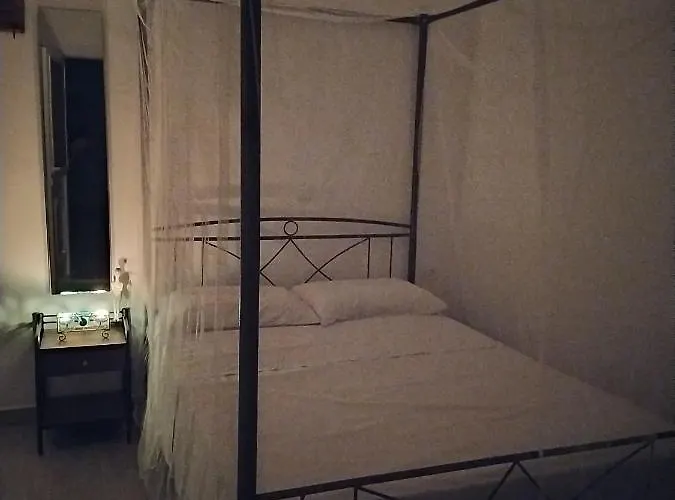 Mentoras' Complex * Emporio (Santorini)