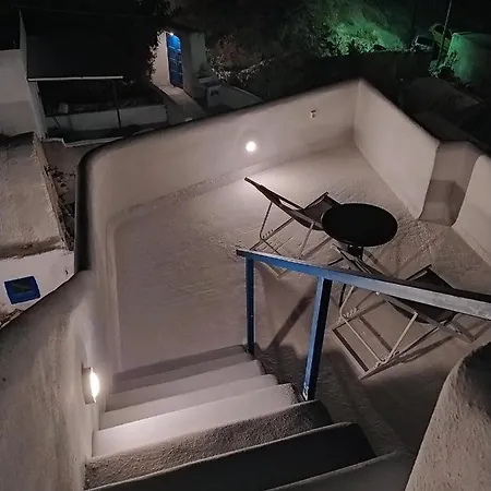 Mentoras' Complex Apartment Emporio (Santorini)